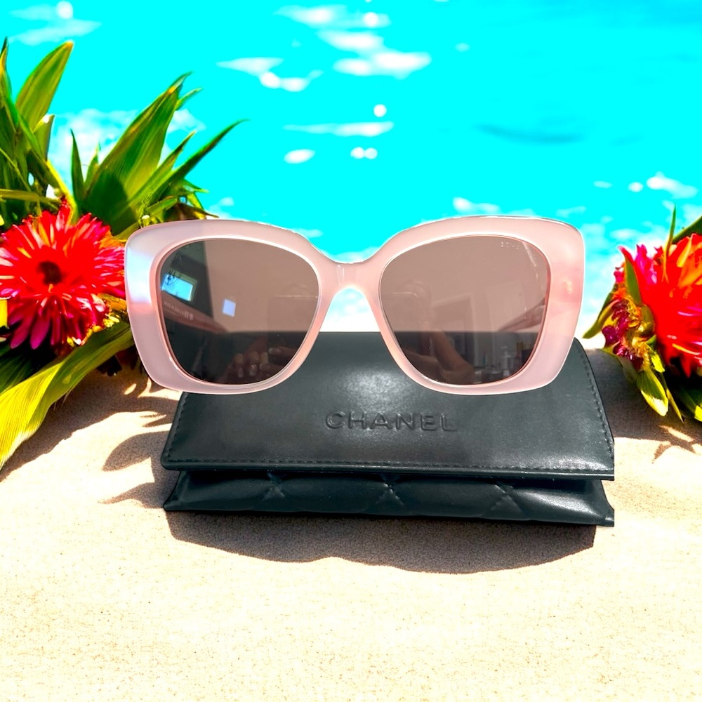 CHANEL Pink Sunglasses Elegant Aviator Design